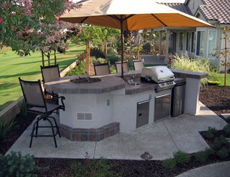 Excellent Backyard Outdoor Kitchen Fire Feature Grill Shade Umbrella Simple Elegance 9788