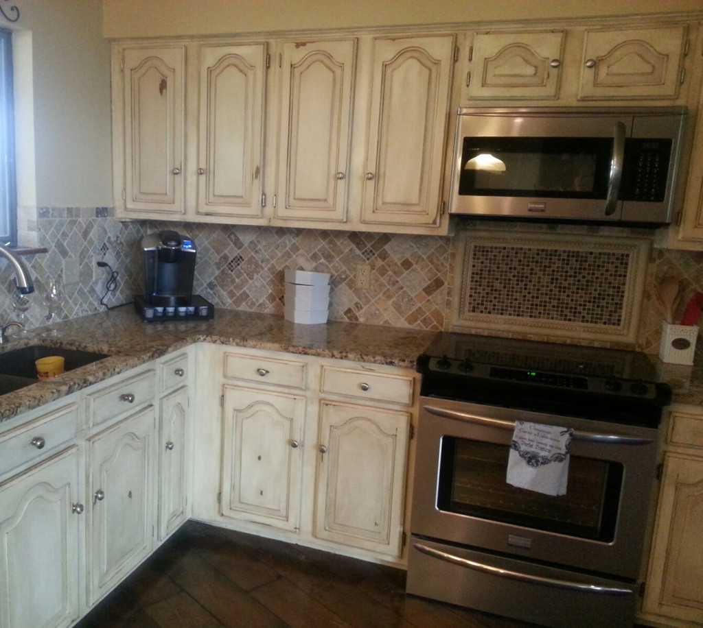 Impressive Painting Kitchen Cabinets Distressed White Ideas