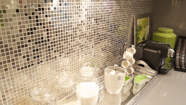 Magnificent Metallic Glass Tile Backsplash 76ad4da96988