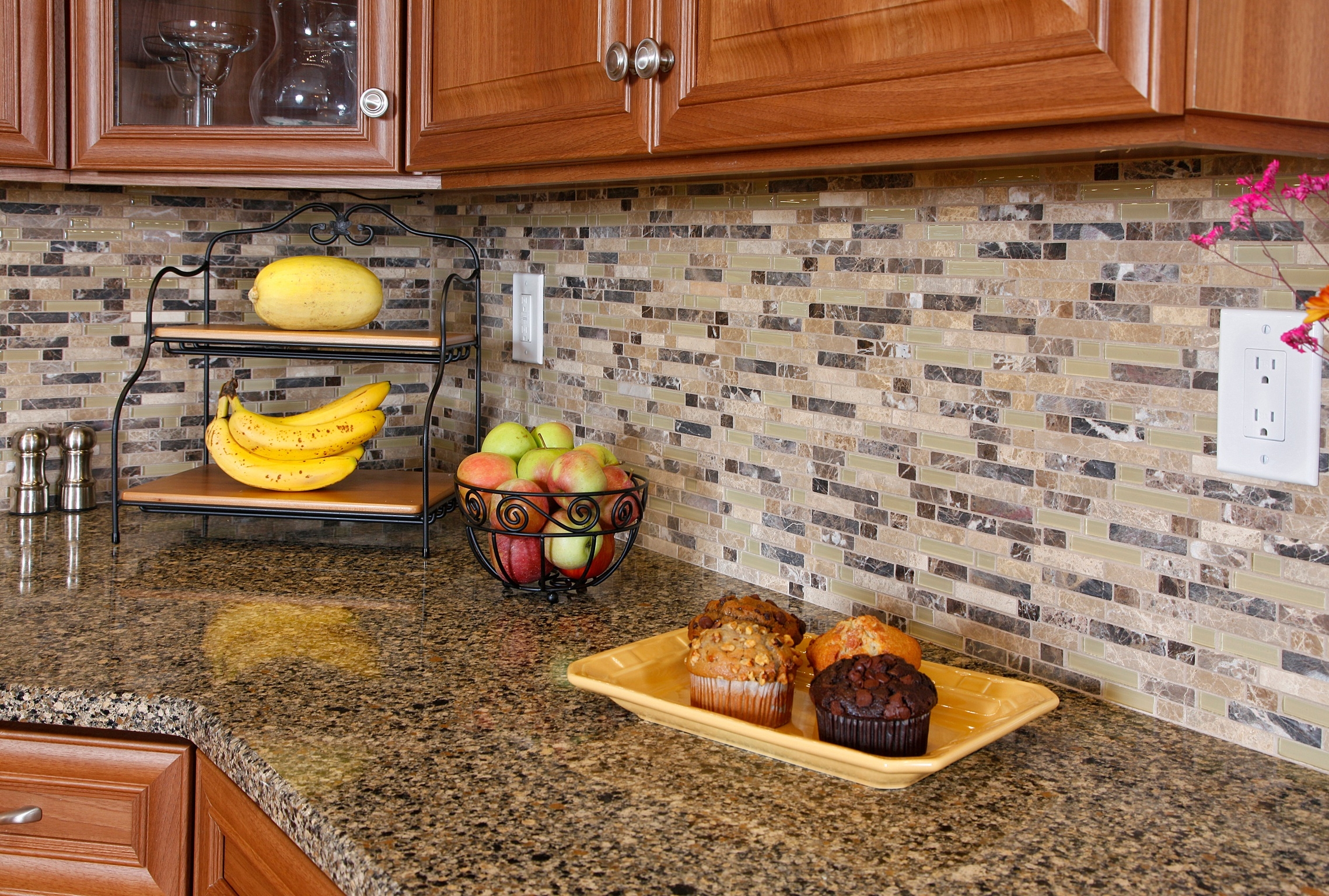 Pretty Pictures Of Granite Kitchen Countertops And Backsplashes Decor Ideas Tiles Backsplash Small In Decorations Photo Counter