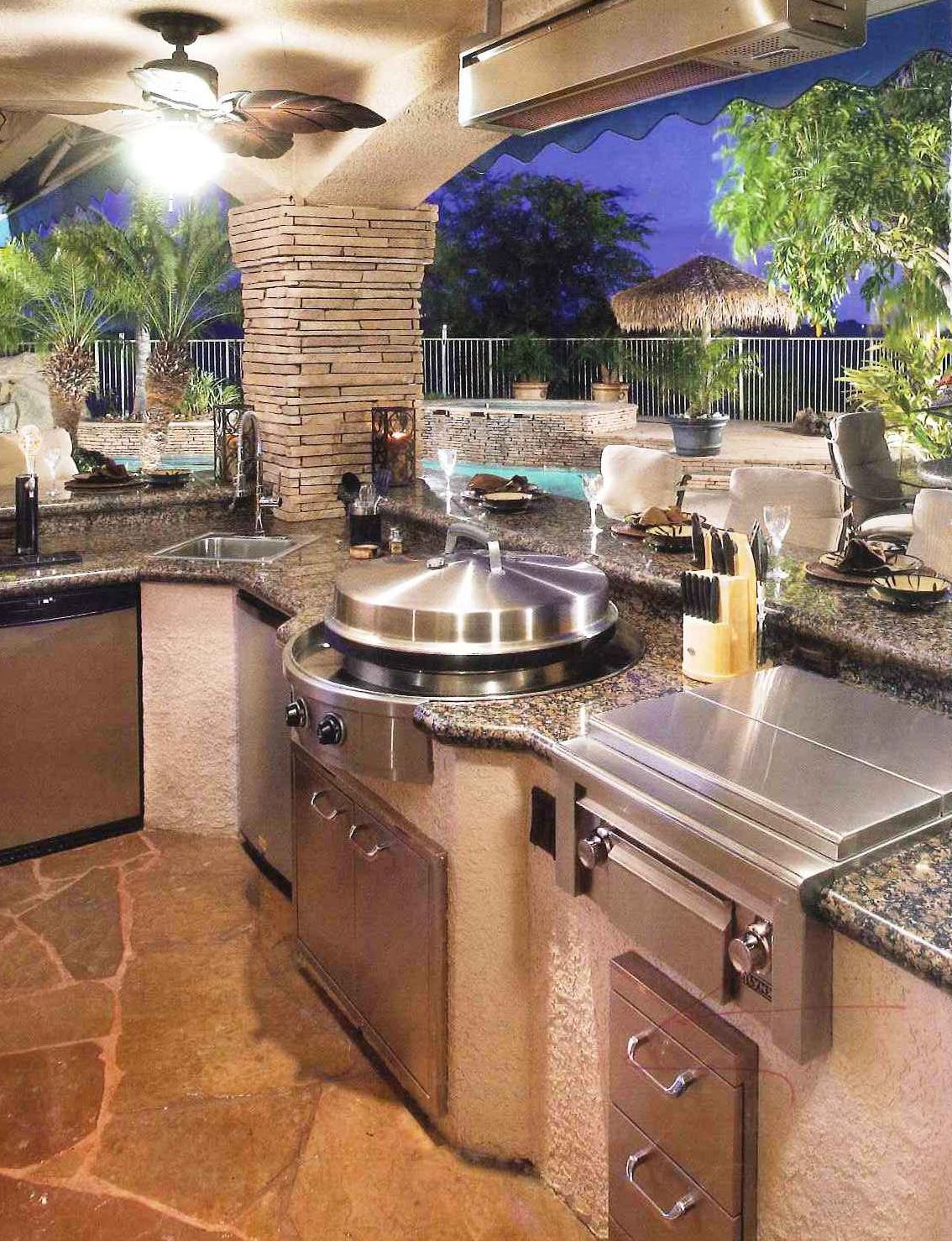 Superb Backyard Outdoor Kitchen