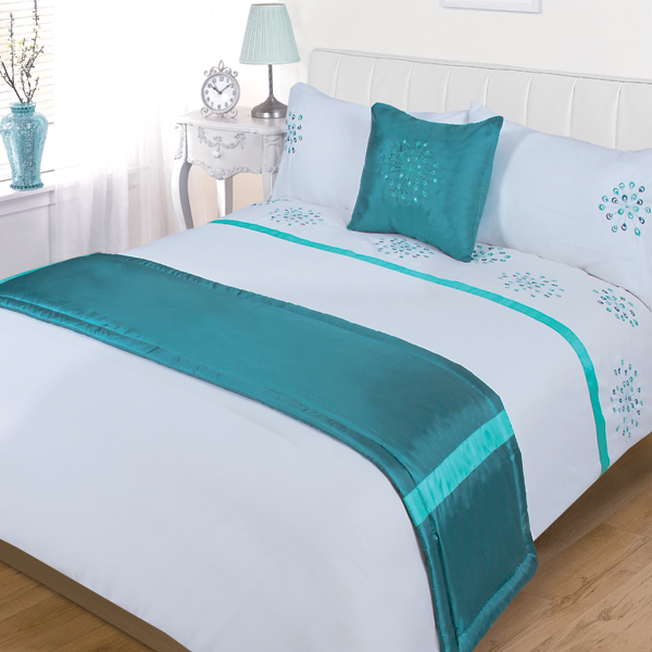 Wonderful Teal Bed Linen Bedcover For White Throw Pillow Pillows With Dots As Decoration A Classic Console The Bedside Table